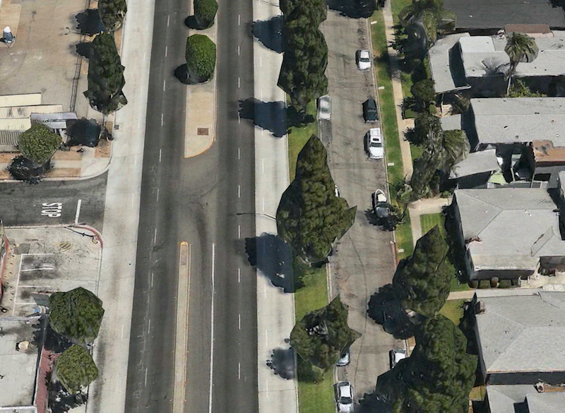 Six-lane Crenshaw Boulevard (left) runs parallel to one-lane Crenshaw (right)